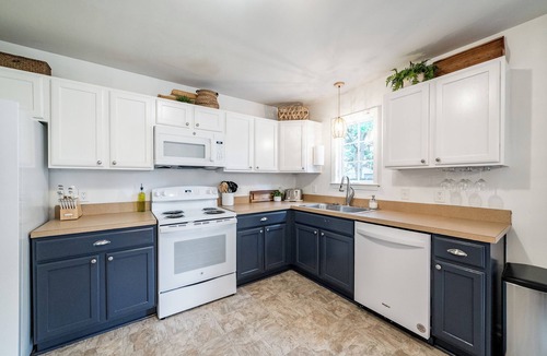 Lynchburg House | Family Friendly Home Near LU That Gives Back!