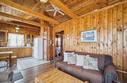 Greenbush Apartment | Family-Friendly Lake Retreat—2BR Cottage w/Amenities