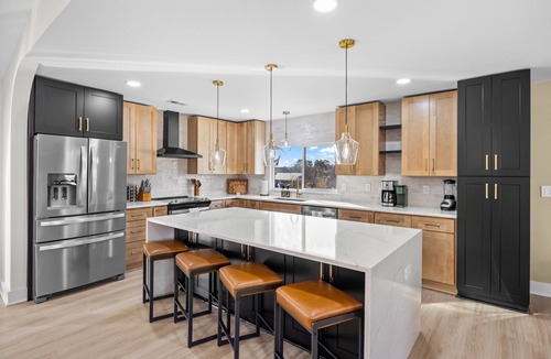 Paw Creek House | Family Friendly~Luxury Home~Gameroom~Lounge~4 King, 1 Queen, 2 Twin beds