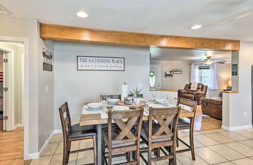 Summerlee House | Family-Friendly Sanctuary: BBQ, Patio & Yard