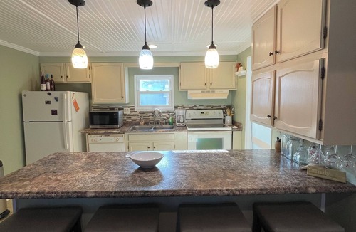Garden City Cottage | Family-friendly Cottage minutes from the beach. Dogs welcomed- additional fee.