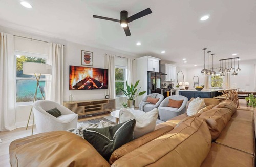 Scottdale House | Family Fun: Indoor Playground + Game Room near FIFA