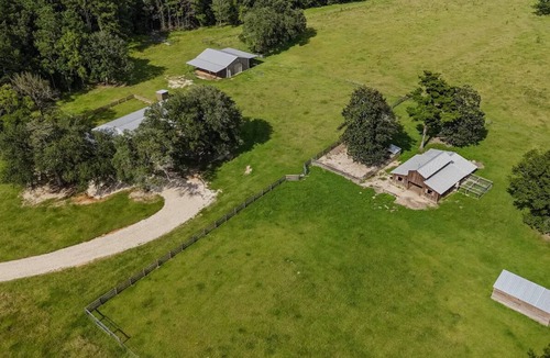 Bush House | Family Getaway 45 Acres