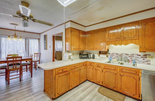 Jackson House | Family Home w/Yard - 5 Mi to Jackson State Campus