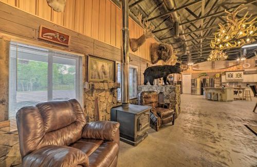 Dover House | Family Leatherwood Resort Cabin w/Fire Pit!