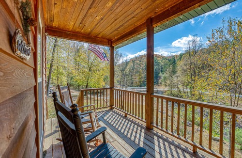 Jasper Cabin | Family memories @ Creekside cabin ON the creek! 2 mi to Jasper, Buffalo River