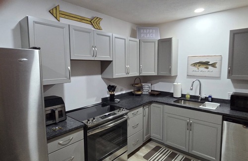 Henderson Cabin | Family/Pet Friendly, Peaceful Cabin, Lakeview, Deck with Norfork Lake views
