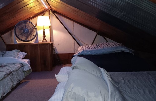 Yorktown Cabin | Family/pet-friendly, secluded lodge w/fishing!