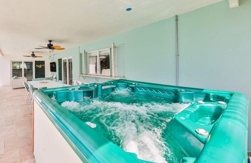 Hollywood Hills House | Family Poolside Palm Retreat with Jacuzzi