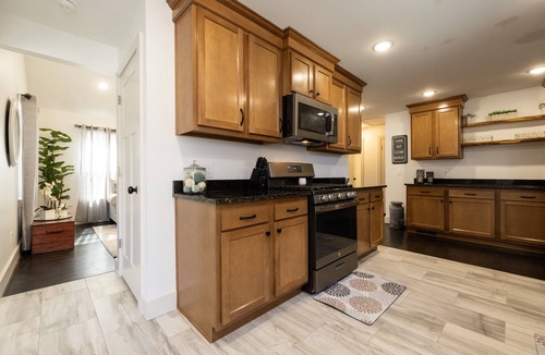 New Albany House | Family poolside retreat- 8 mins to Louisville
