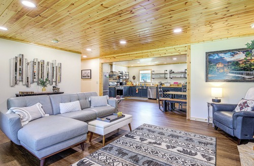 Sevierville Cottage | Family Sevierville Cottage w/Game Room & Hot Tub!