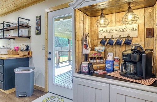 Sevierville Cottage | Family Sevierville Cottage w/Game Room & Hot Tub!