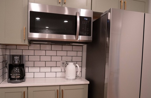 Columbia Cottage | Family sized cottage a short walk to Muletown square - Downtown!