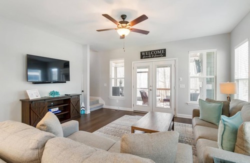Tullahoma House | “Family Traditions” Cottage - 4-bed lake retreat
