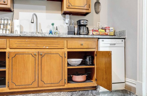 Fan District Condo | Fan District Gem | Walk to VCU | King Bed| Parking