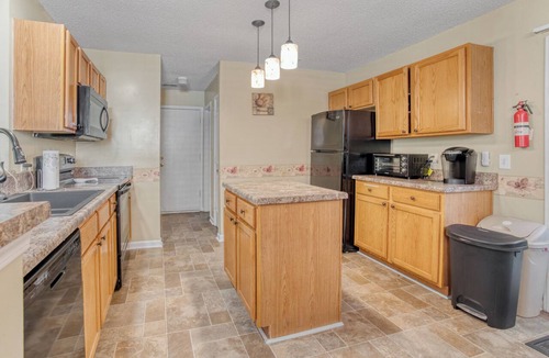 Davis Lake - Eastfield House | Fantastic 3-bedroom house in pleasant Charlotte