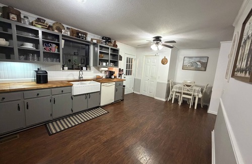 Georgetown House | Farm Stay Near Town - Animals, Fire Pit, & Privacy - close to wedding venues