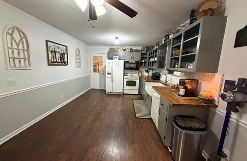 Georgetown House | Farm Stay Near Town - Animals, Fire Pit, & Privacy - close to wedding venues