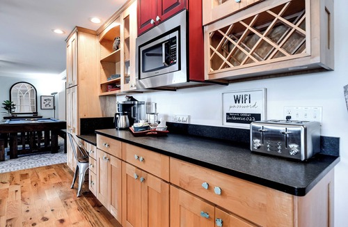 Coopertown House | FARM Stay! - Private Heated Pool & Swim Spa - Pool Table - 2 King 7 Queen - 16+