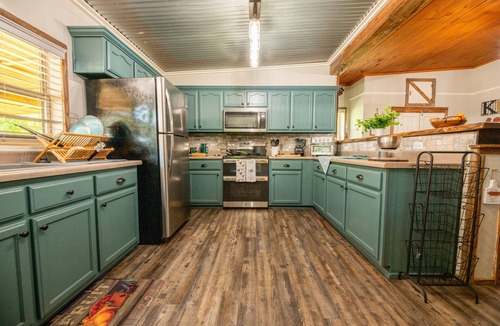 Lakeland House | FarmCharm getaway outside Memphis - Nearby winery