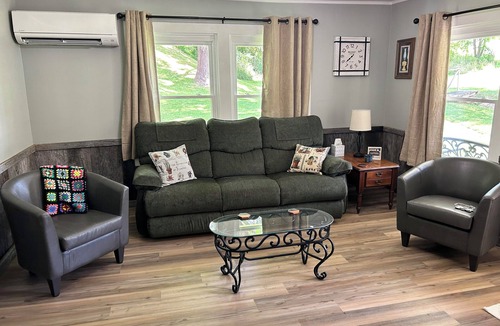 Piney Creek House | Farmhouse 2 minutes from The New River in Piney Creek, NC