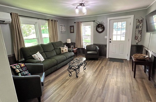 Piney Creek House | Farmhouse 2 minutes from The New River in Piney Creek, NC