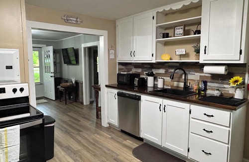 Piney Creek House | Farmhouse 2 minutes from The New River in Piney Creek, NC