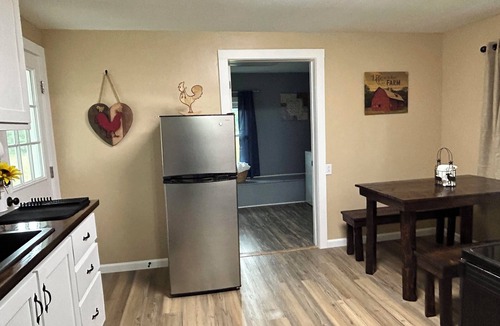 Piney Creek House | Farmhouse 2 minutes from The New River in Piney Creek, NC