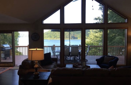 La Follette House | Fawn Memories-Lakefront Home in Deerfield Resort with Stunning Norris Lake Views