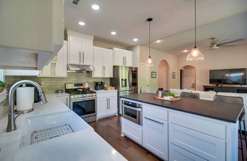 Fayetteville Cottage | Fayetteville Vacation Rental w/Deck & Shared Pool