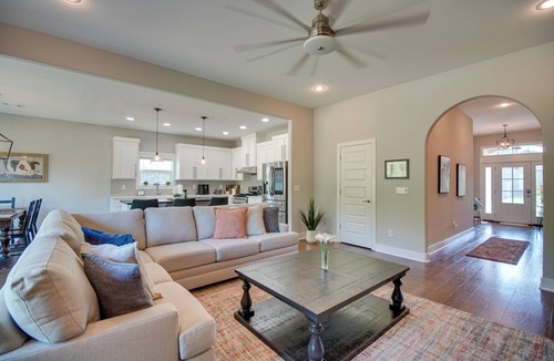 Fayetteville Cottage | Fayetteville Vacation Rental w/Deck & Shared Pool