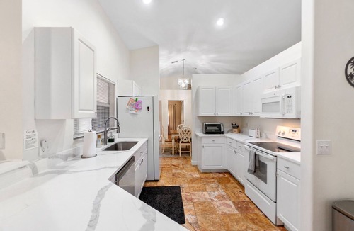Biggar House | Feel @ Home Ft Myers - 3bd - 2bh - POOL - Sleeps 8