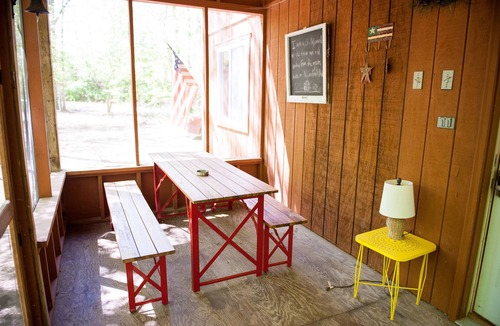 Cobden Cabin | Feels like your in a Tree House! On the Wine 🍷Trail! Private Location Hot Tub!
