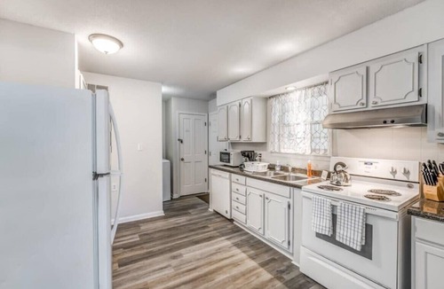Parkway Village House | Fenced Yard, Centrally Located-Parkway Village Pad