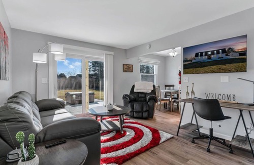 Lake Fenton Apartment | Fenton Flats- Suite 1 With On Site Hot Tub and Personal Garage