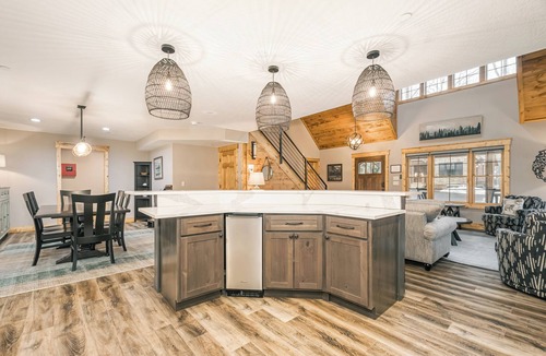 Oakland House | Ferndale: New, Lake Access w. Dock Slip, Hot Tub, Dogs OK