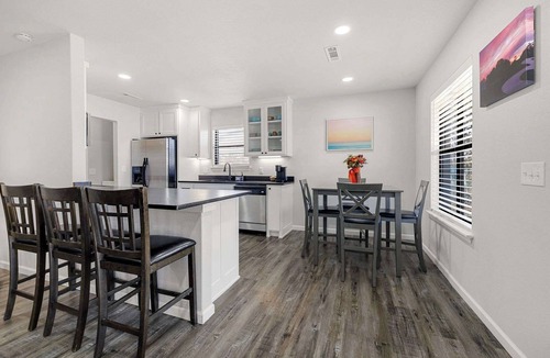 Fayetteville House | Fiesta Stay-Tons of Restaurants&Shops-Central Fay