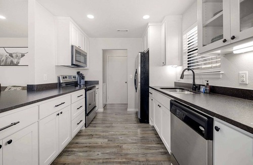 Fayetteville House | Fiesta Stay-Tons of Restaurants&Shops-Central Fay