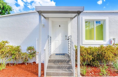 Highland Garden Apartment | FIFA Perfect 18 KM | Verdi: Casita Near Beach & Gym Access