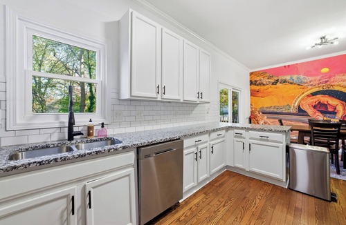 Mechanicsville House | MAJOR INTERNATIONAL SPORTING EVENT HQ II BACKSTAGE BUNGALOW II FREE PARKING