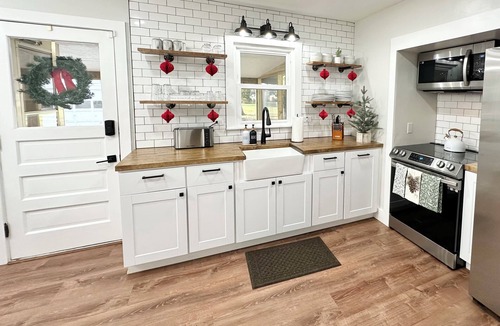 Loveland House | Fire Pit, Bike Trail, 3+ Night Discount, Restaurants, Kings Island, Work Desk