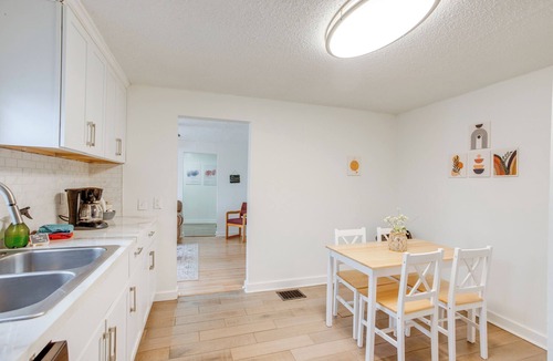 Bedford House | Fire Pit + Ping Pong: Rural Ottawa Lake Retreat!