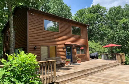 Carpenter Cabin | Firefly Cabin, A Forested Retreat on 300 private acres. 20 mins to Athens/O.U.
