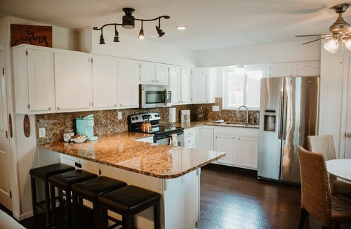 Jenkins House | Firefly Cottage - Escape to Serenity: 2-Bedroom Lake-View Retreat