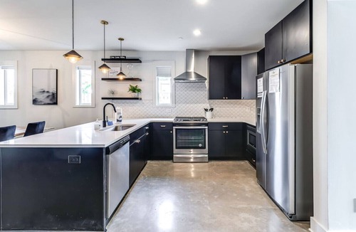 East Nashville Villa | First Down, Last Call Sleeps 22 1 Mi to Nissan!