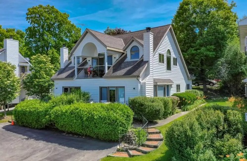Fish Creek Condo | Fish Creek Beach House, Grandview Condo: Entire Top Floor - 4 Bed, 2 Bath