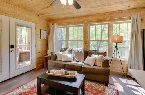 Heflin House | Fish & Hike: Cabin Hideaway w/Deck in Alabama