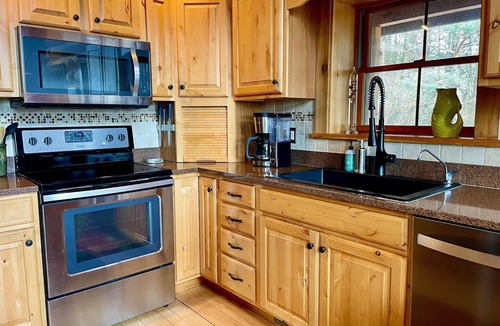 Leland House | Fishtown Lodge - Cozy Leland Log Cabin Home - Quiet location but close to town