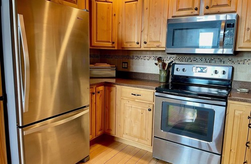 Leland House | Fishtown Lodge - Cozy Leland Log Cabin Home - Quiet location but close to town