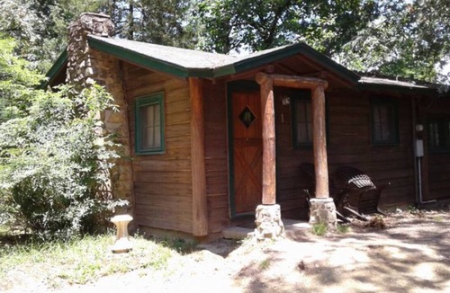 Hot Springs Cabin | FIVE POINTS~LAKE HAMILTON: Cabin#1 ~ 1BR w/2 Full Beds, Futon in LR, Full Kitchen, Breakfast "Fixins" Provided